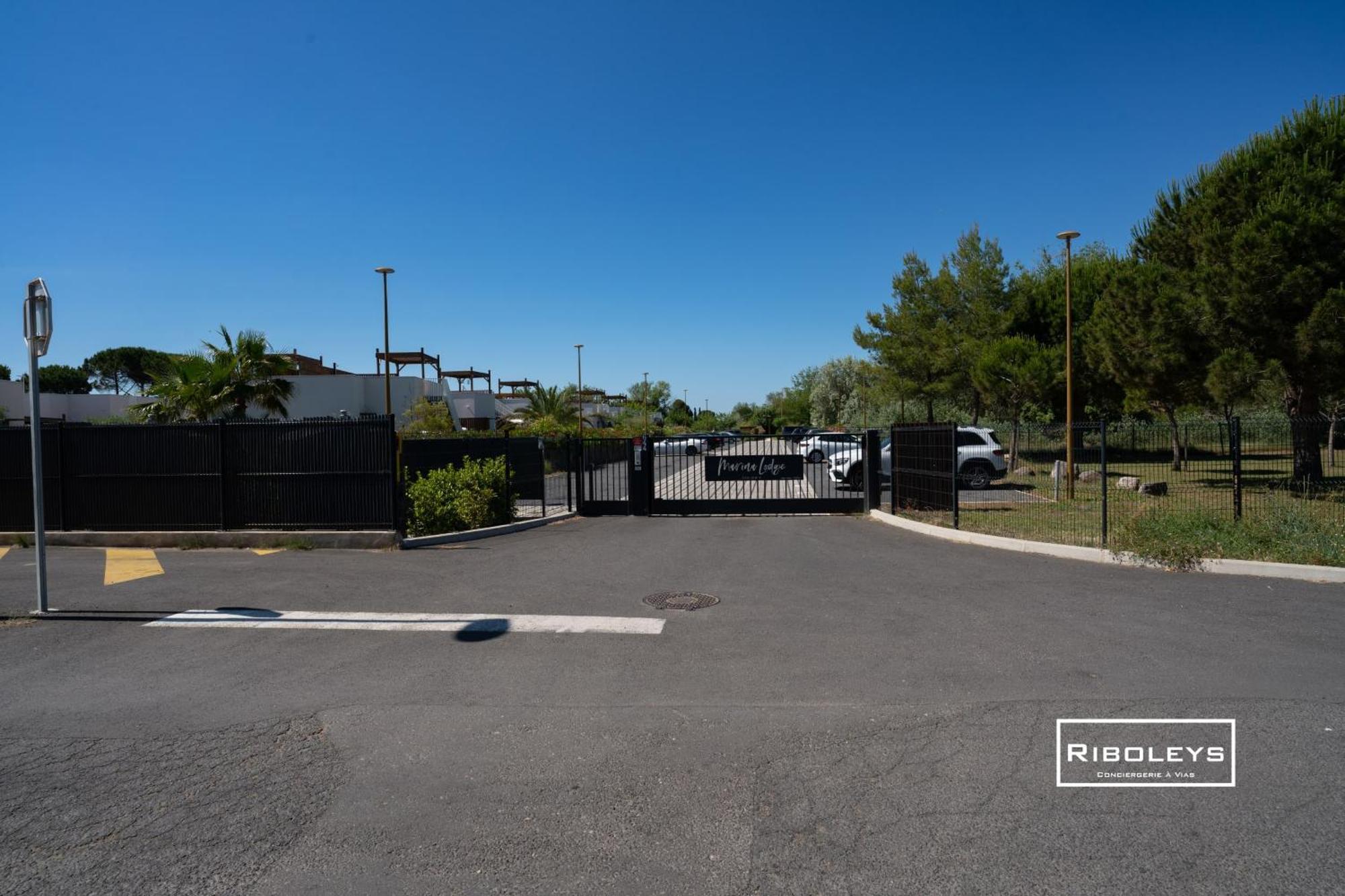 Villa T3 Climatisee En Residence Avec Piscine Vias Exterior foto